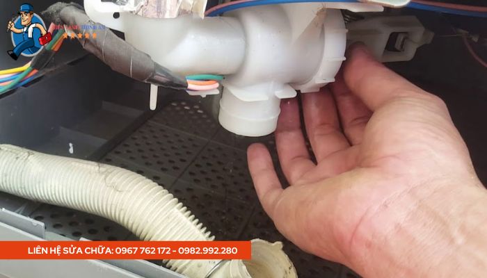 Bộ phận bơm xả, xả thải không hoạt động có thể là nguyên nhân khiến máy giặt LG không vắt