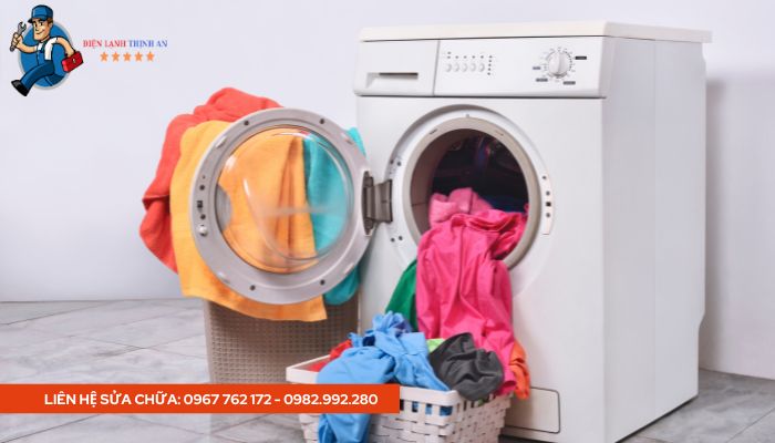 Lượng quần áo quá nhiều trong lồng giặt có thể là nguyên nhân khiến máy giặt LG không vắt được